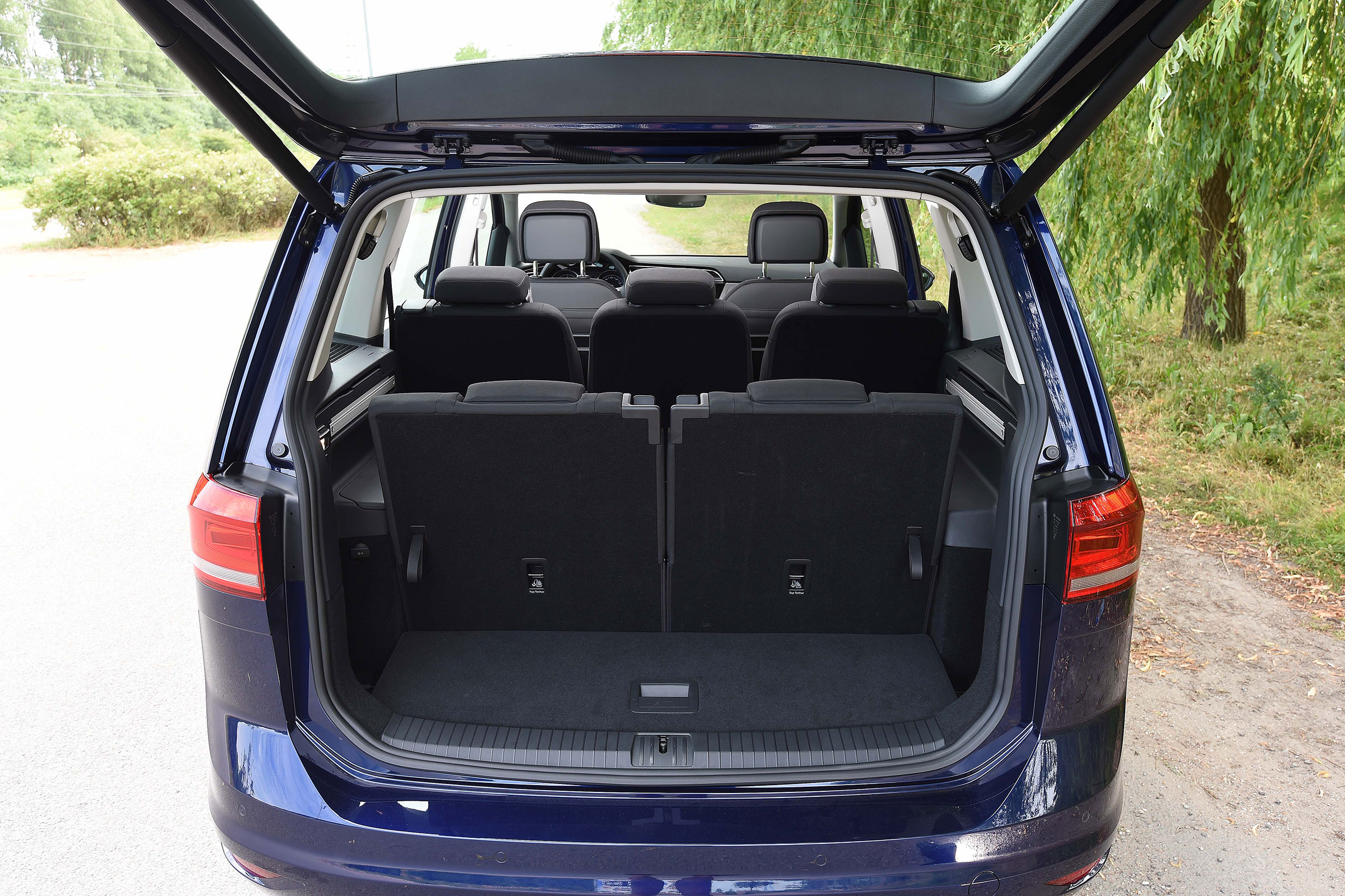 Volkswagen Touran - boot (7 seats)