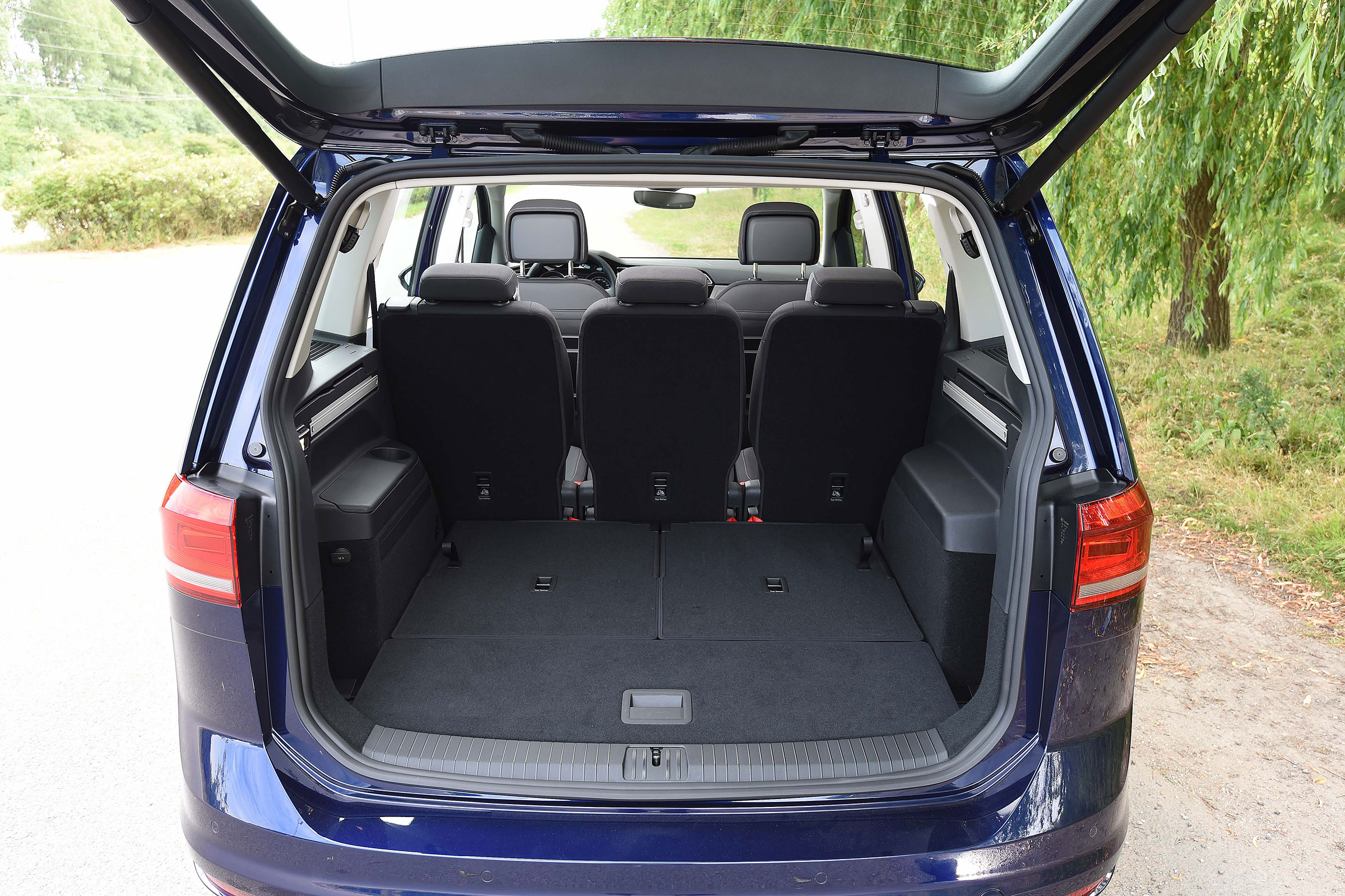 Volkswagen Touran (boot 5 seats)