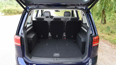 Volkswagen Touran (boot 5 seats)
