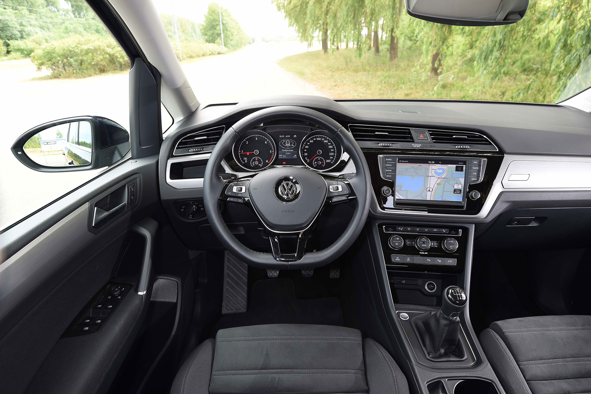 Volkswagen Touran - dash (left-hand drive)