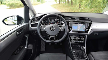 Volkswagen Touran - dash (left-hand drive)