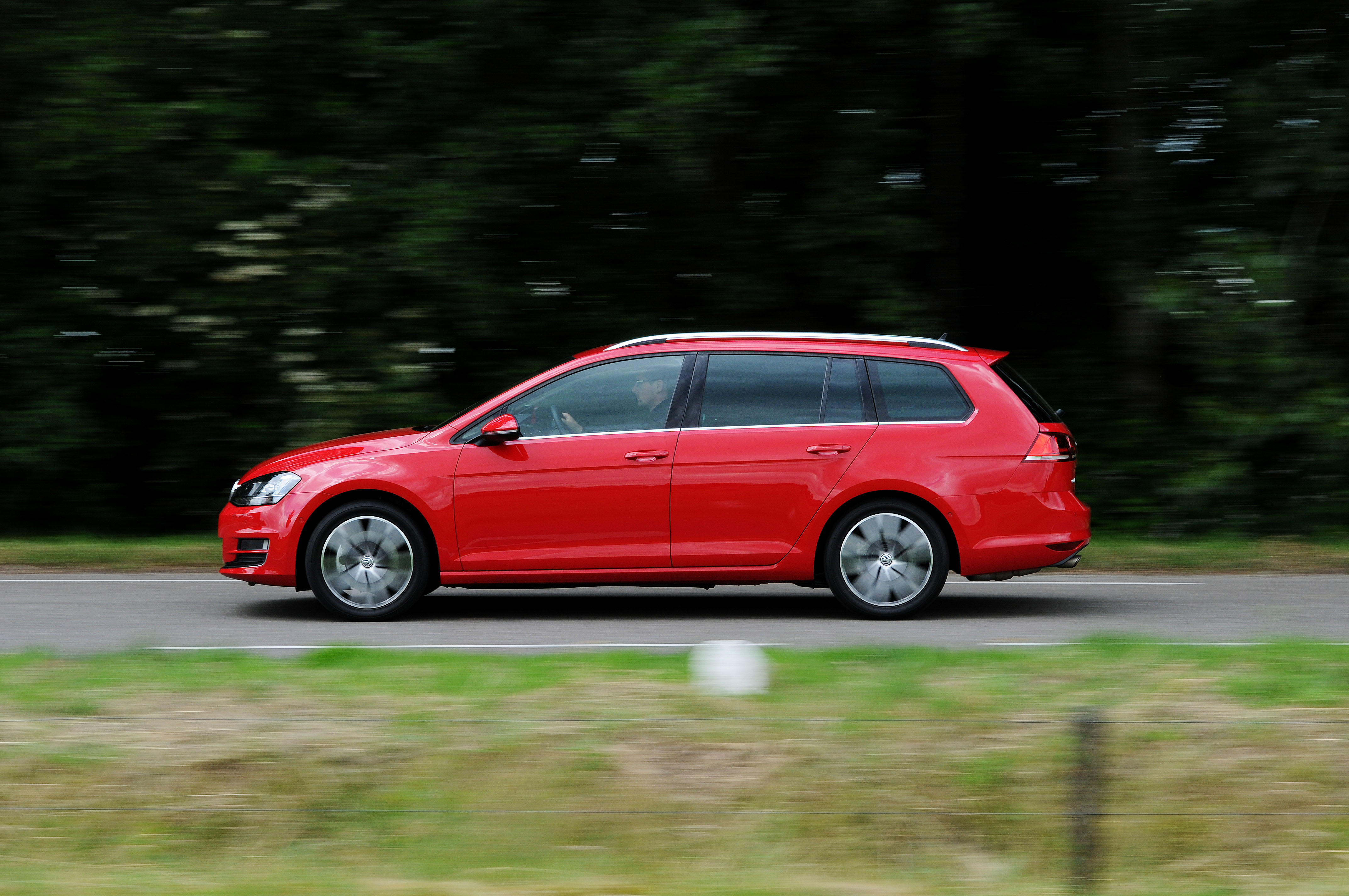 Volkswagen Golf Estate side view