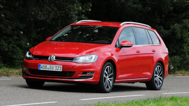 Volkswagen Golf Estate front action