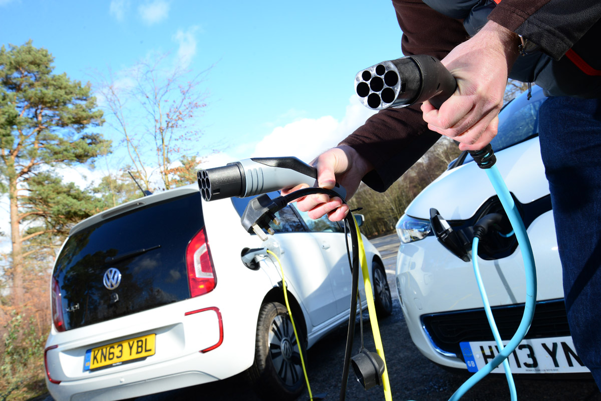 Volkswagen e-up! vs Renault ZOE 4