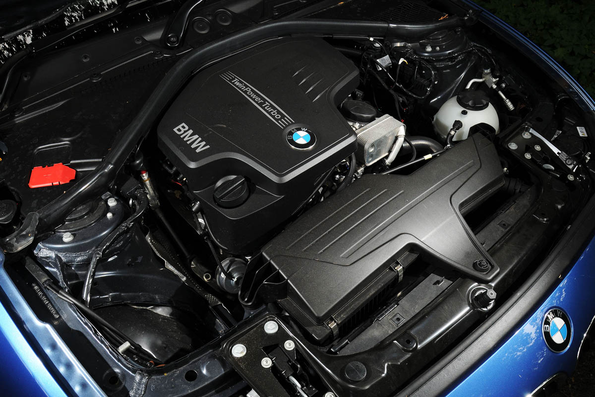 BMW 125i engine