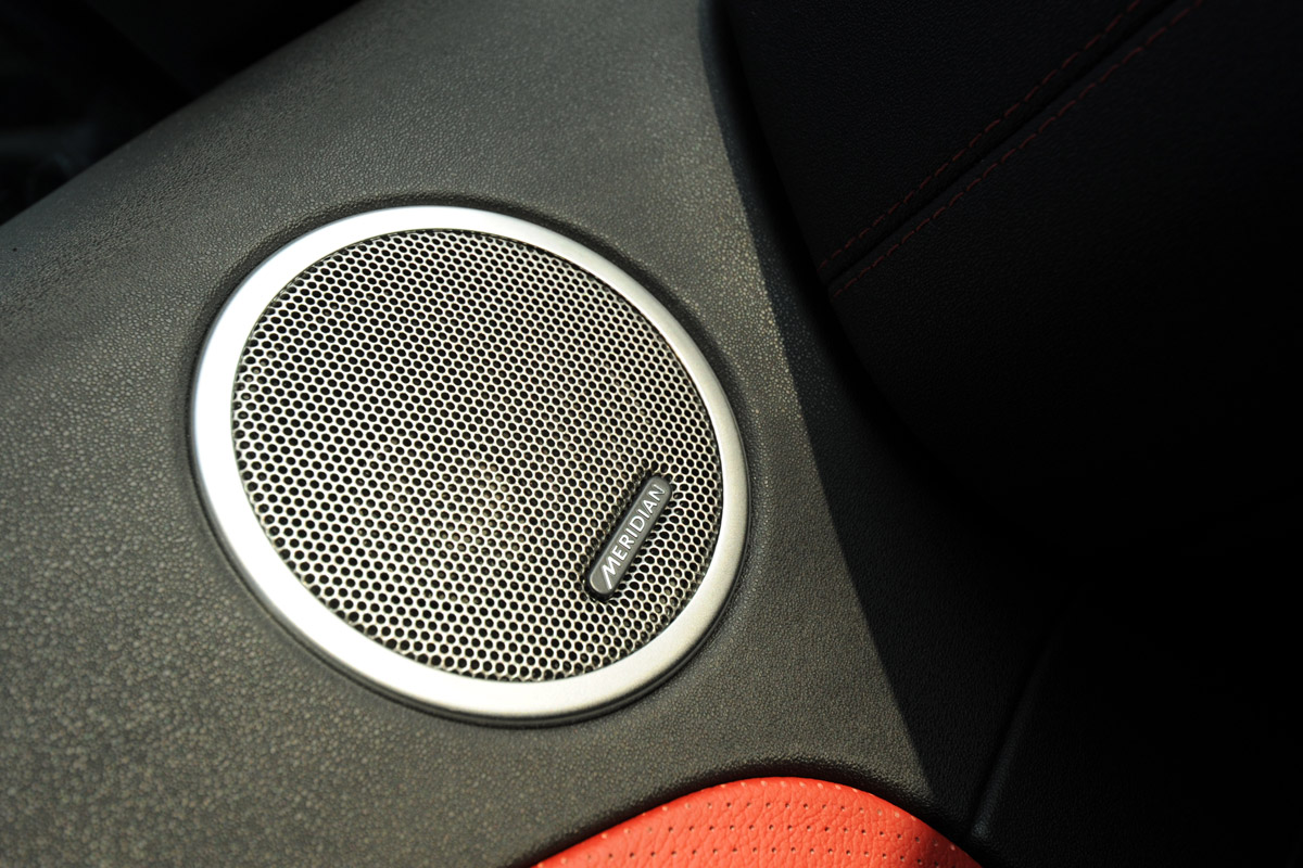 Range Rover Evoque Meridian stereo