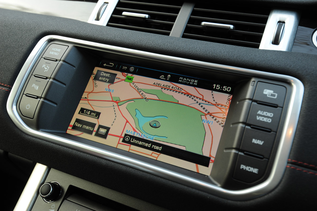 Range Rover Evoque sat nav detail
