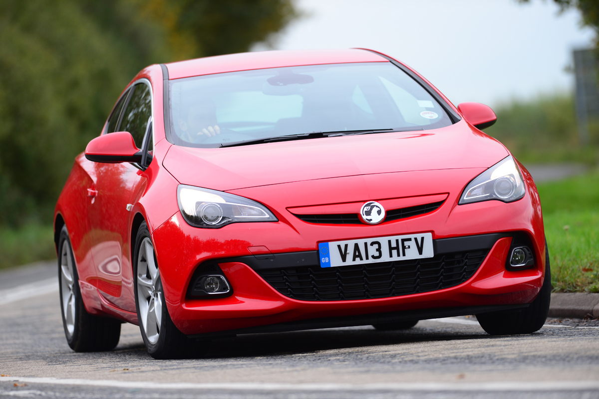 Vauxhall Astra GTC BiTurbo front cornering
