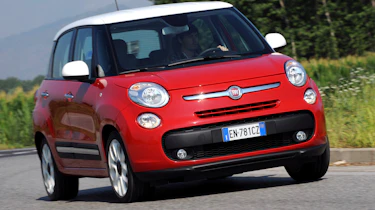 Fiat 500L front cornering