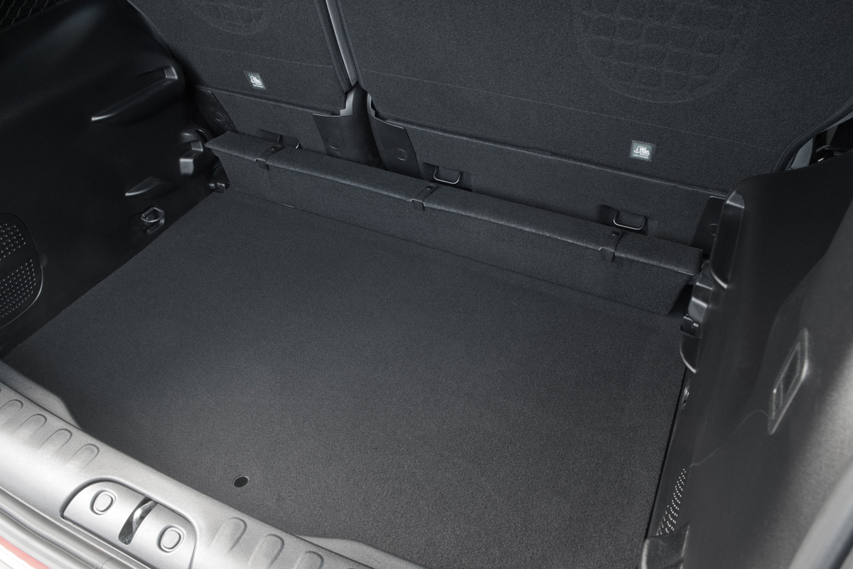 Fiat 500L 1.6 Multijet boot detail