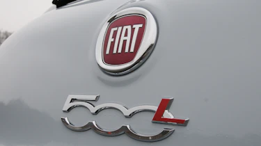 Fiat 500L badge