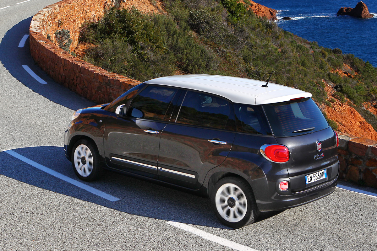 Fiat 500L rear cornering