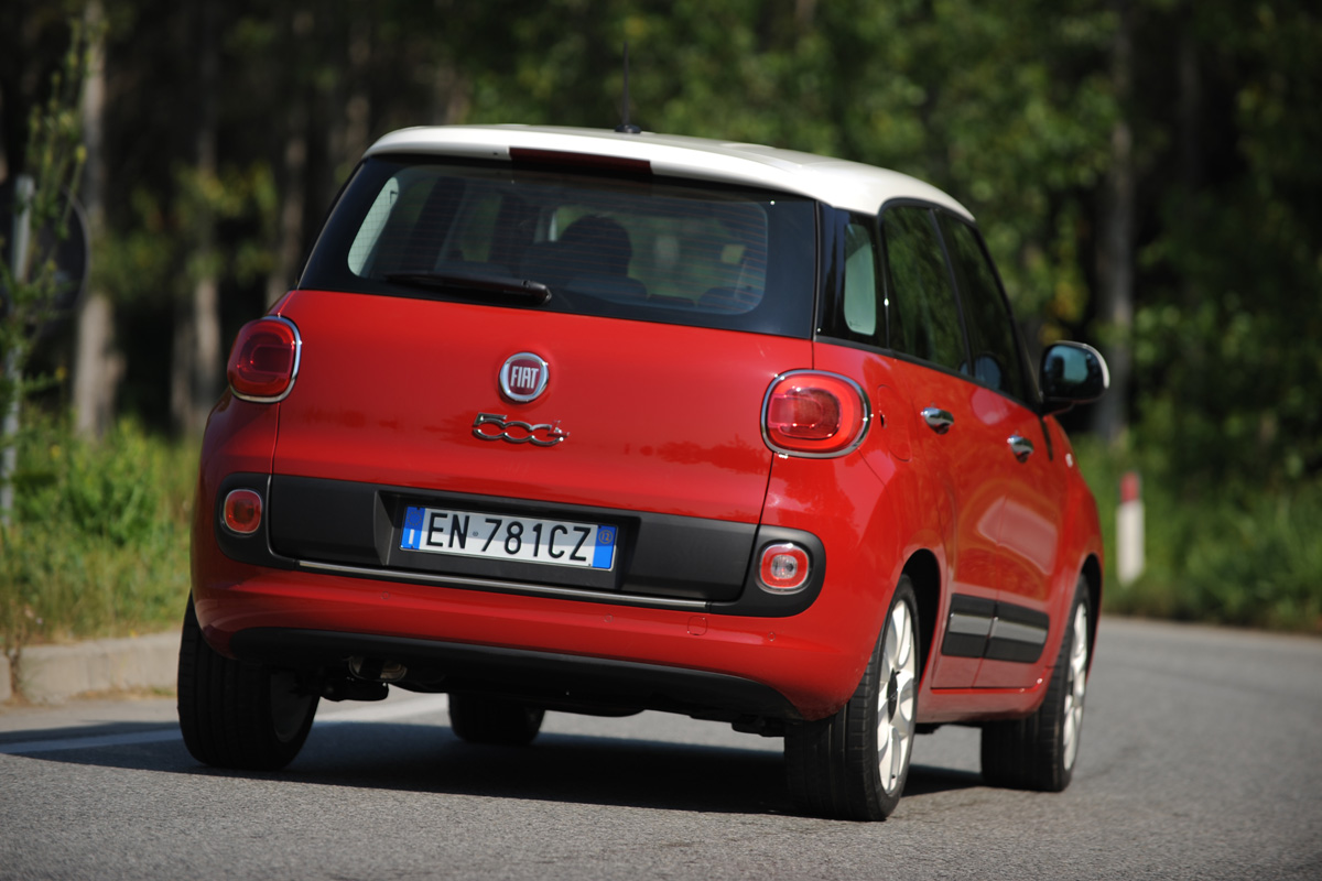 Fiat 500L rear cornering