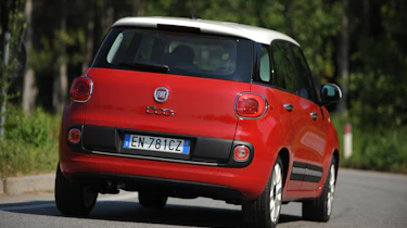 Fiat 500L rear cornering