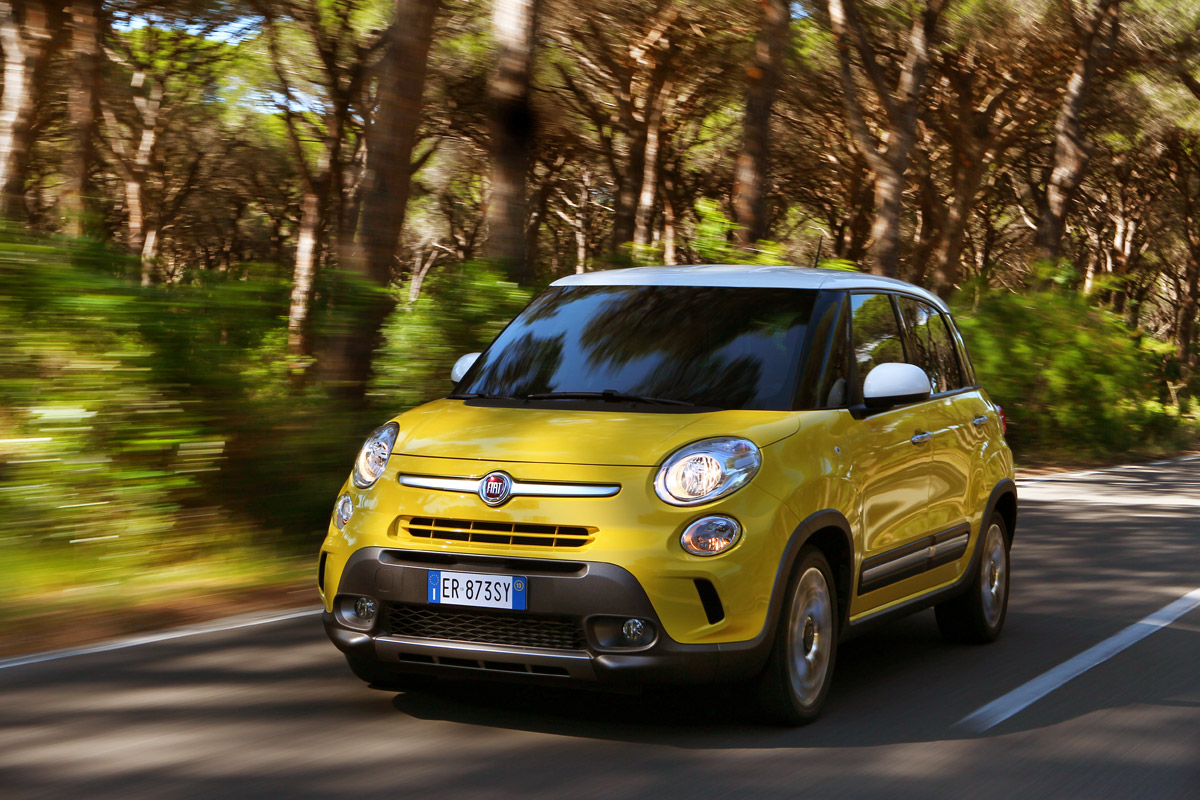 Fiat 500L Trekking front three quarters