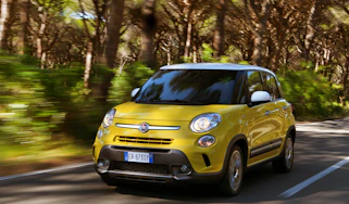 Fiat 500L Trekking front three quarters