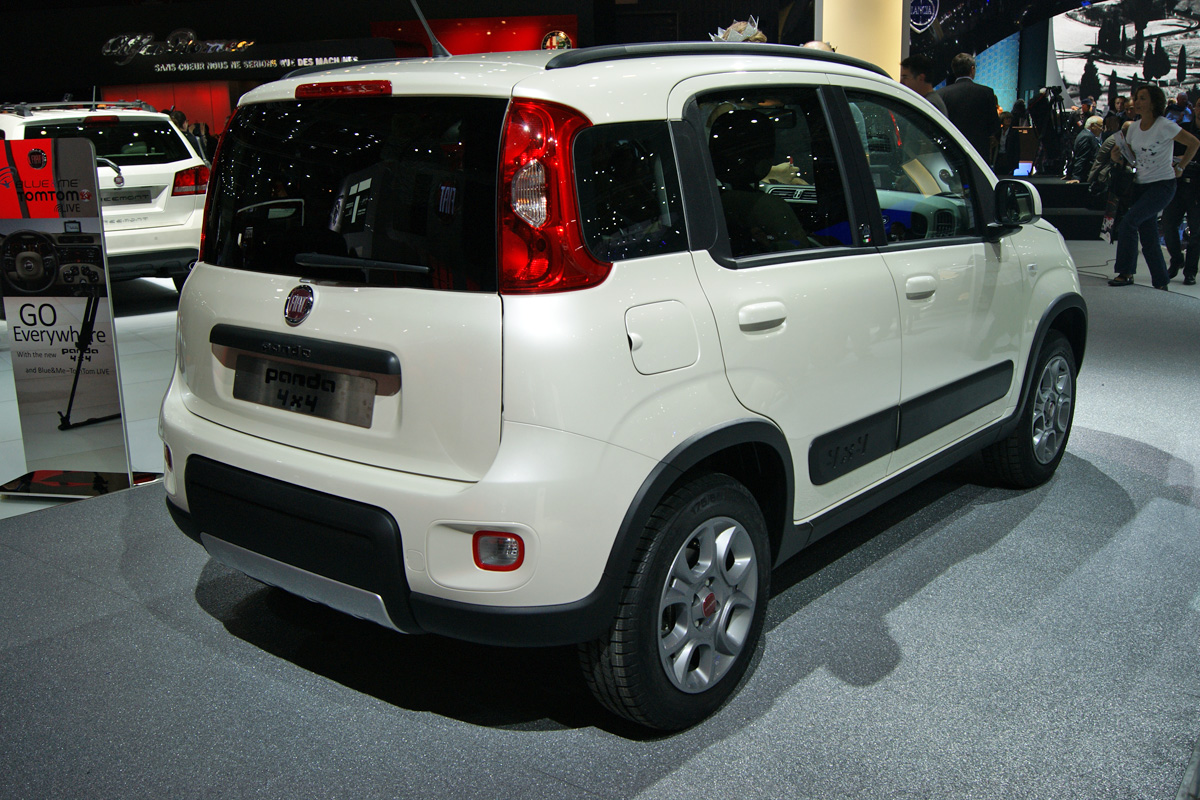 Fiat Panda 4x4 rear cornering