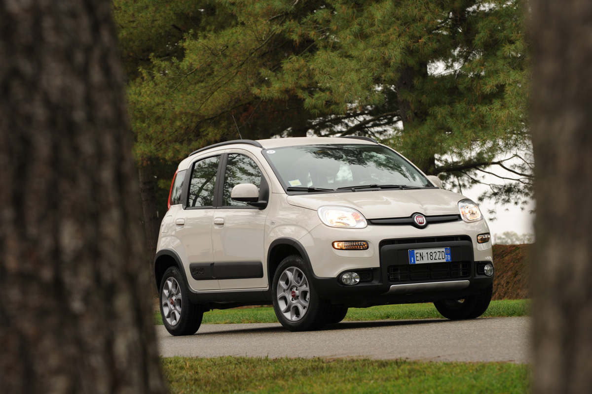 Fiat Panda 4x4 front three-quarters