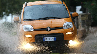 Fiat Panda Trekking front water splash
