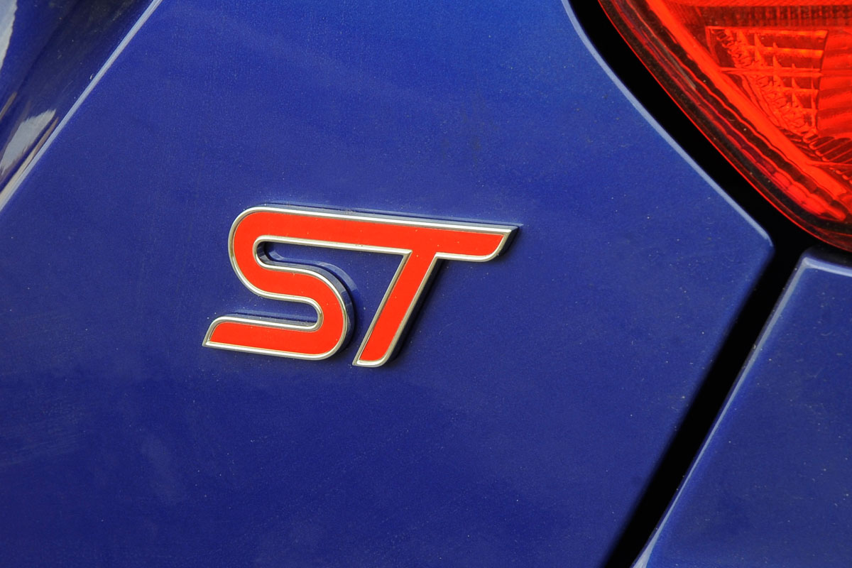Ford Focus ST badge
