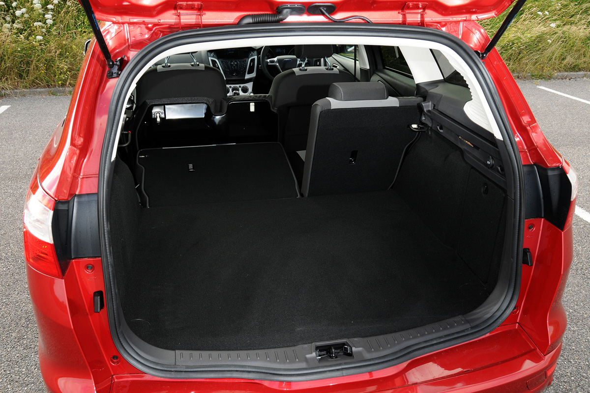 Ford Focus 1.6 EcoBoost Zetec S Estate boot