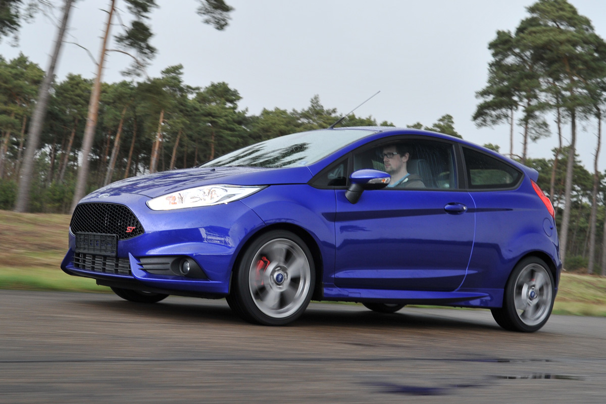 Ford Fiesta ST side