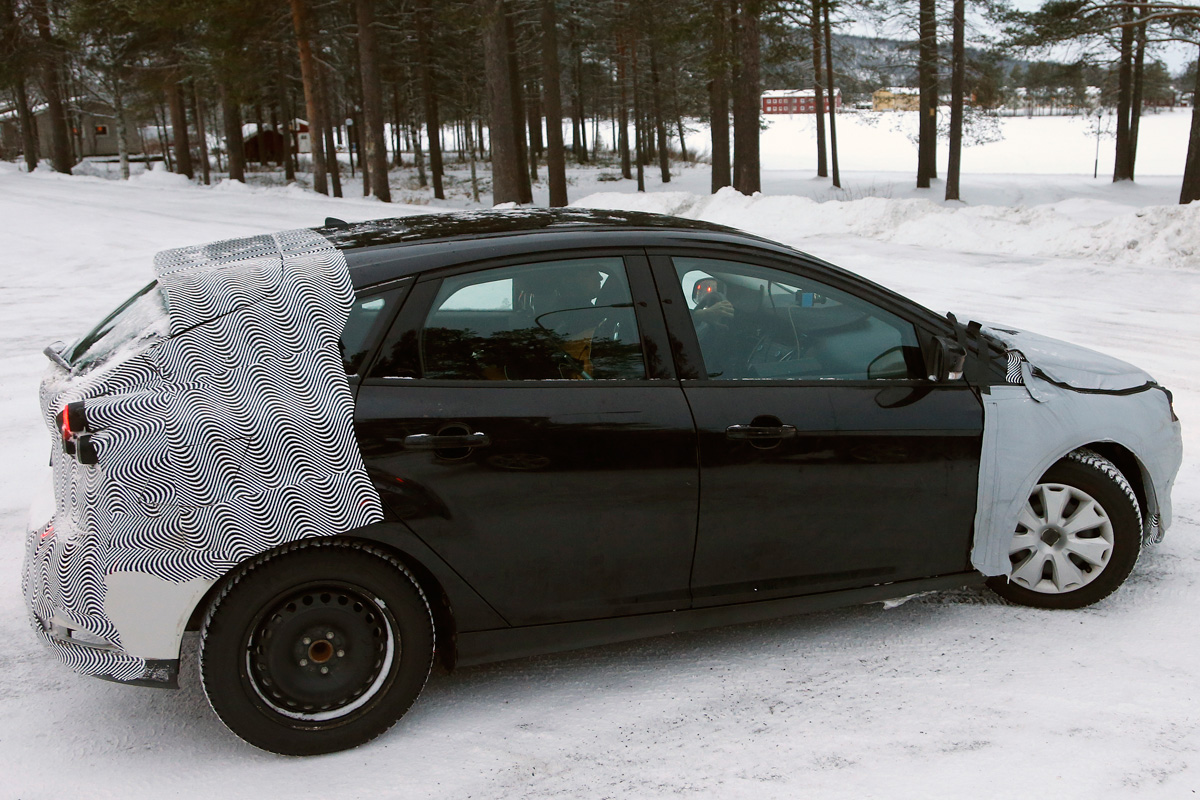 Ford Focus side panning