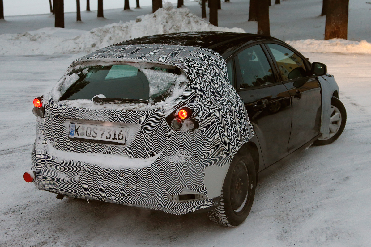 Ford Focus facelift rear tracking