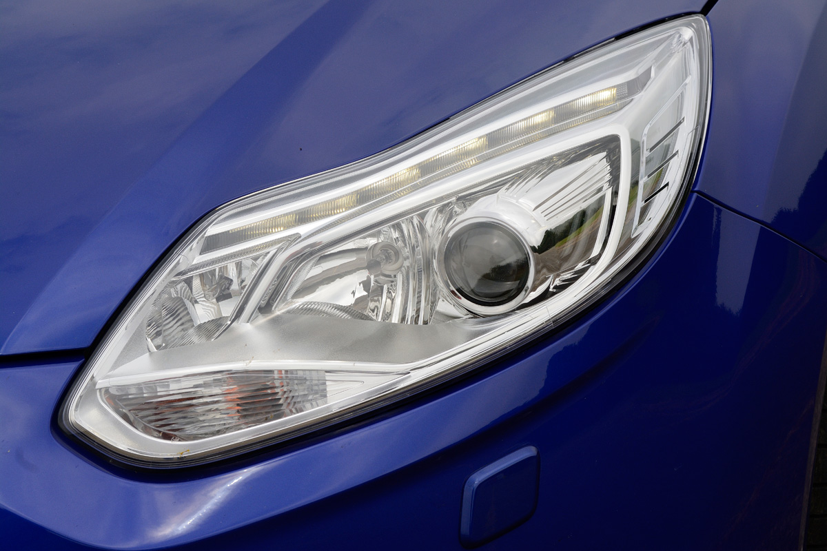 Ford Focus ST headlight