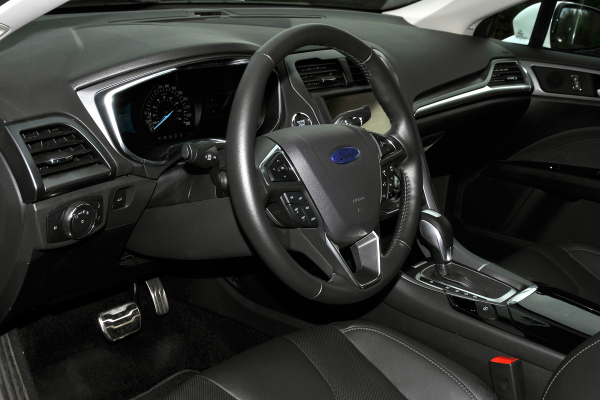 Ford Fusion 2.0 EcoBoost interior