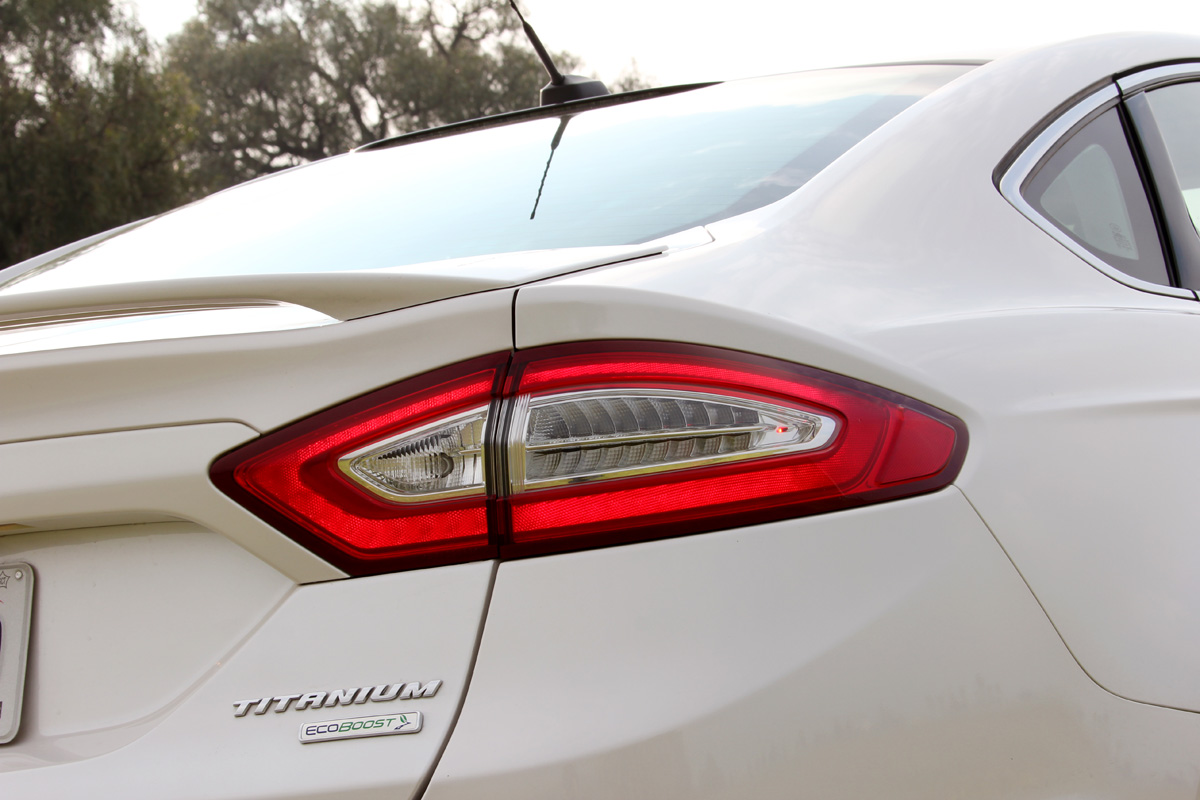 Ford Fusion 2.0 EcoBoost rear light
