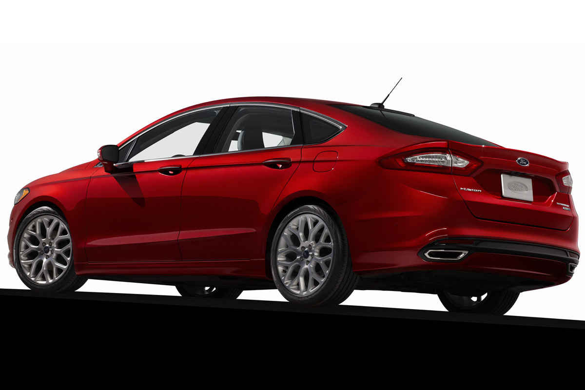Ford Fusion 2.0 EcoBoost rear action