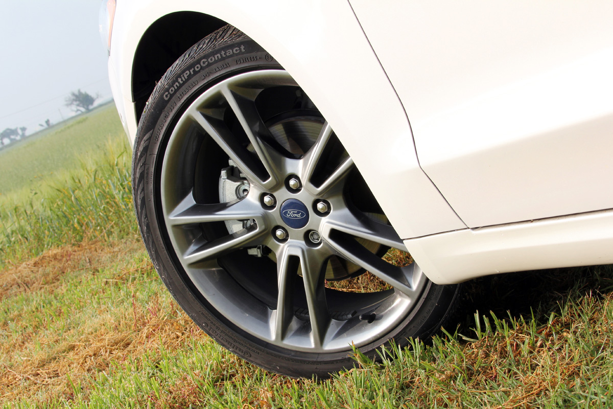 Ford Fusion 2.0 EcoBoost wheel