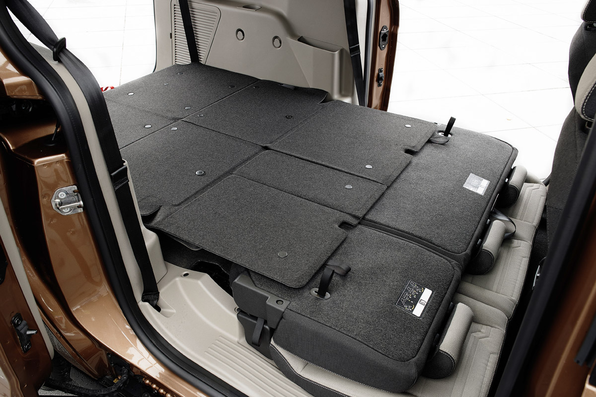 Ford Grand Tourneo Connect 2013 boot