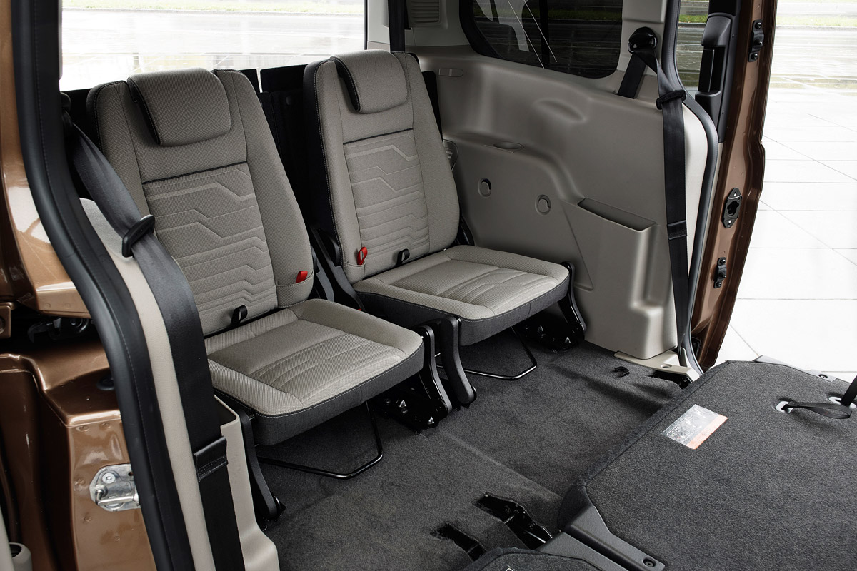 Ford Grand Tourneo Connect 2013 rear seats