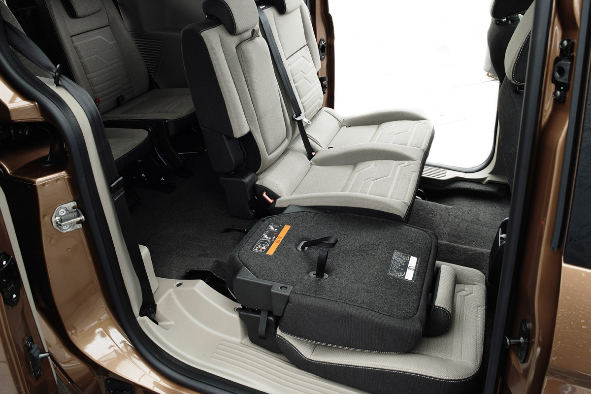Ford Grand Tourneo Connect 2013 interior