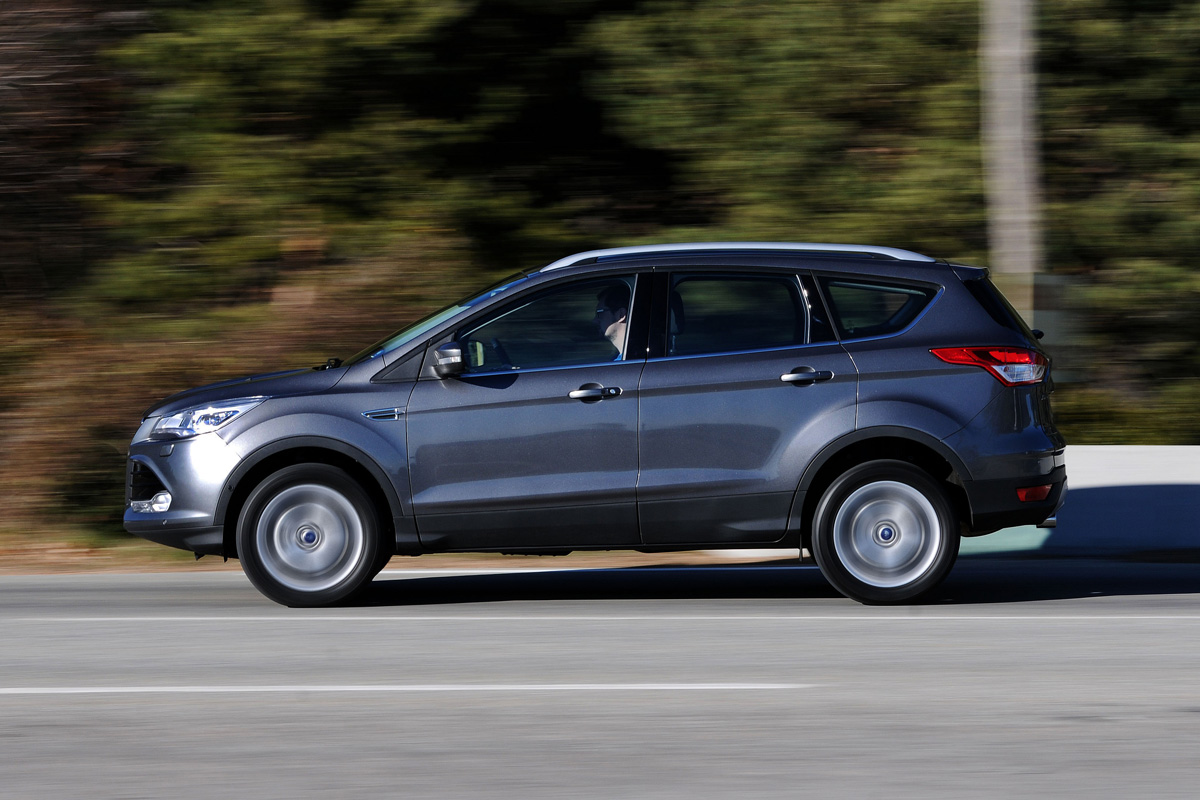 Ford Kuga front three-quarters