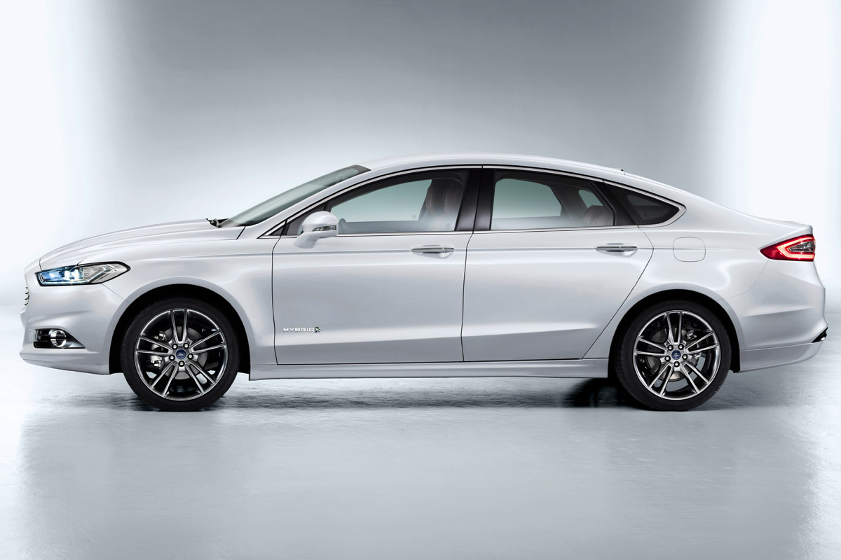 2013 Ford Mondeo hybrid side