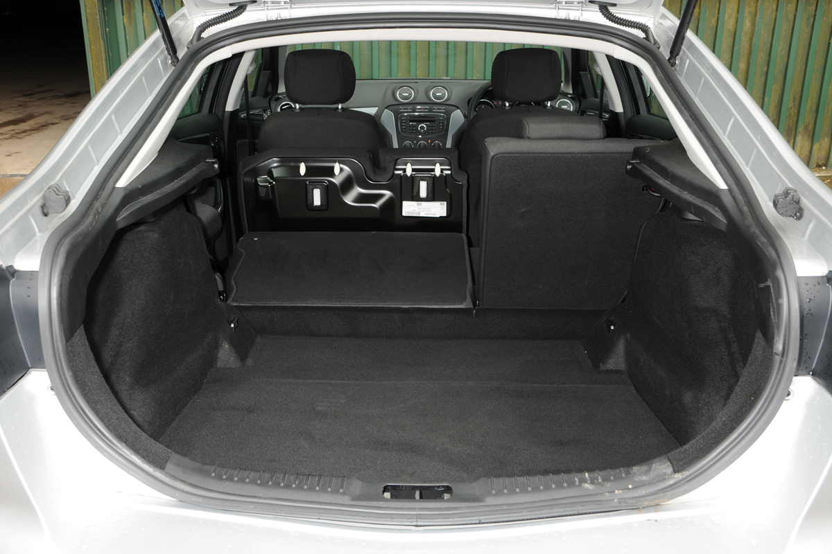 Ford Mondeo Graphite boot