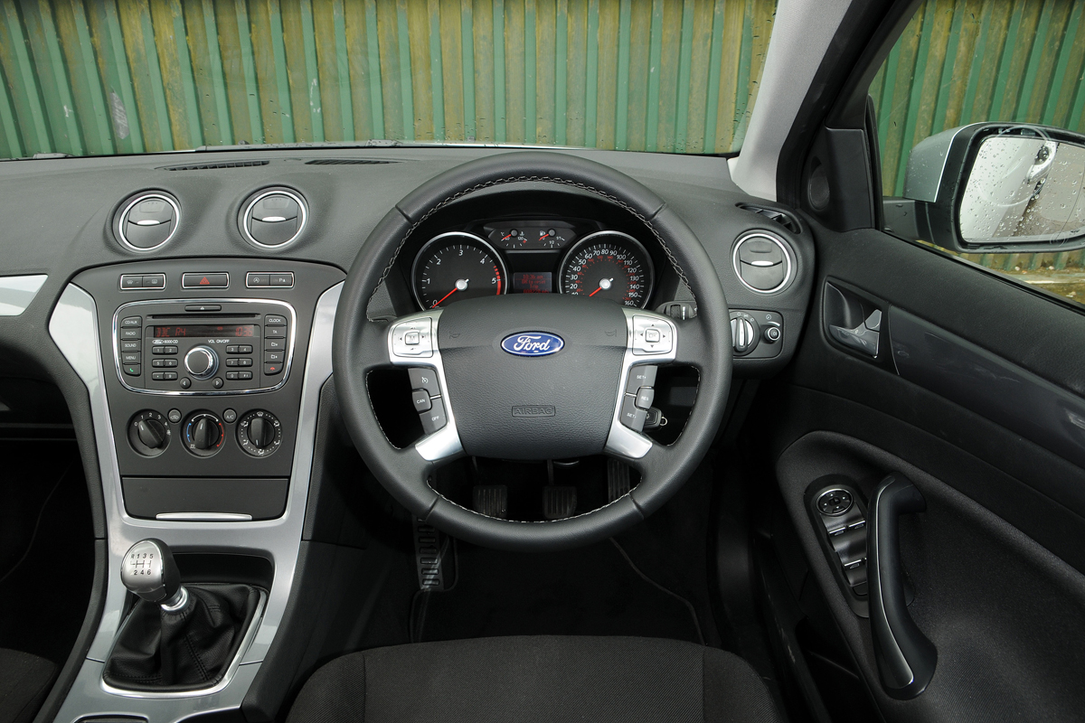 Ford Mondeo Graphite interior