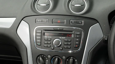 Ford Mondeo Graphite console