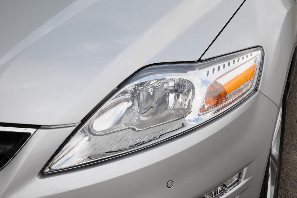Ford Mondeo Graphite lights