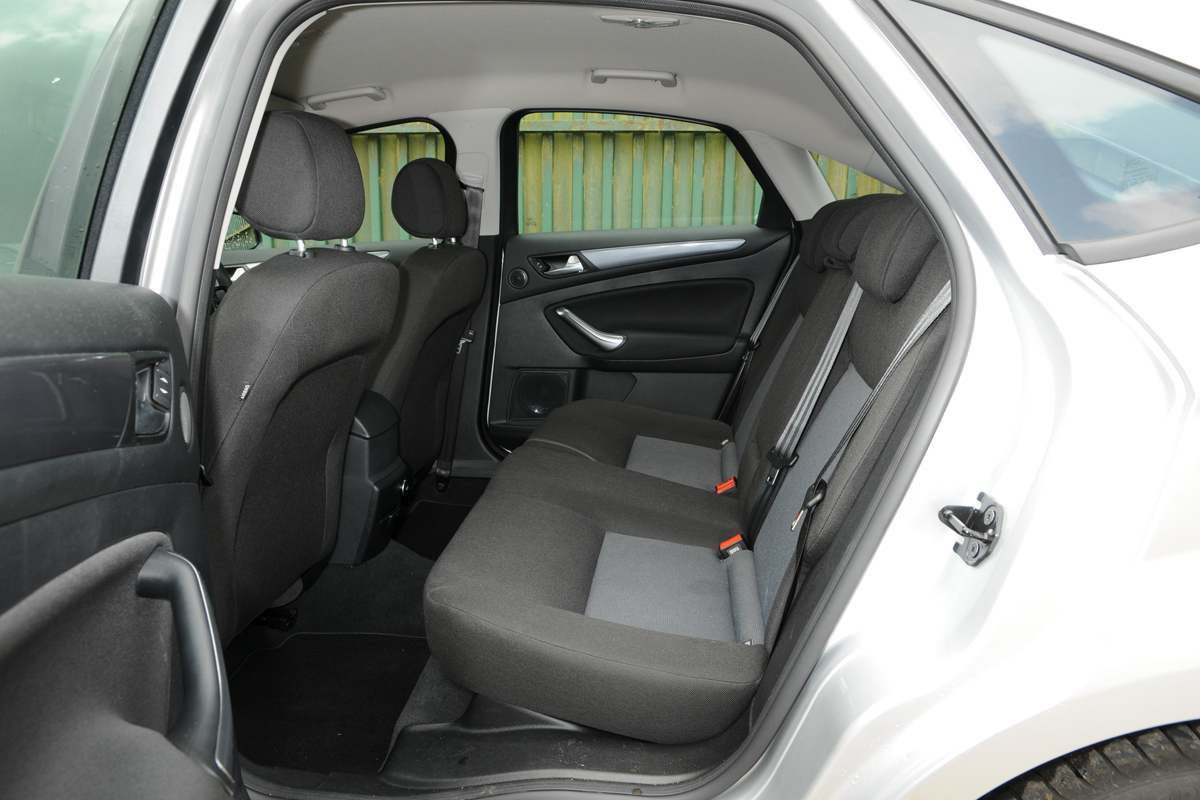 Ford Mondeo Graphite rear seats