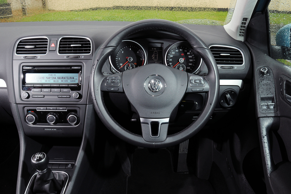Volkswagen Golf BlueMotion interior