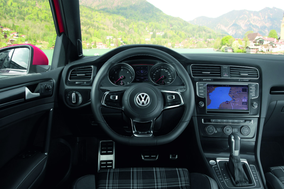 New Golf GTD dash