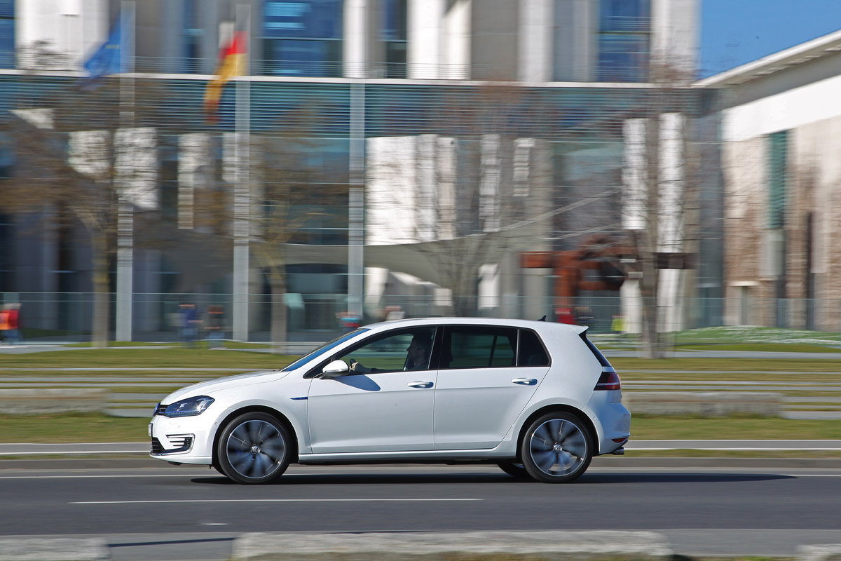 Volkswagen Golf GTE 2014 pan