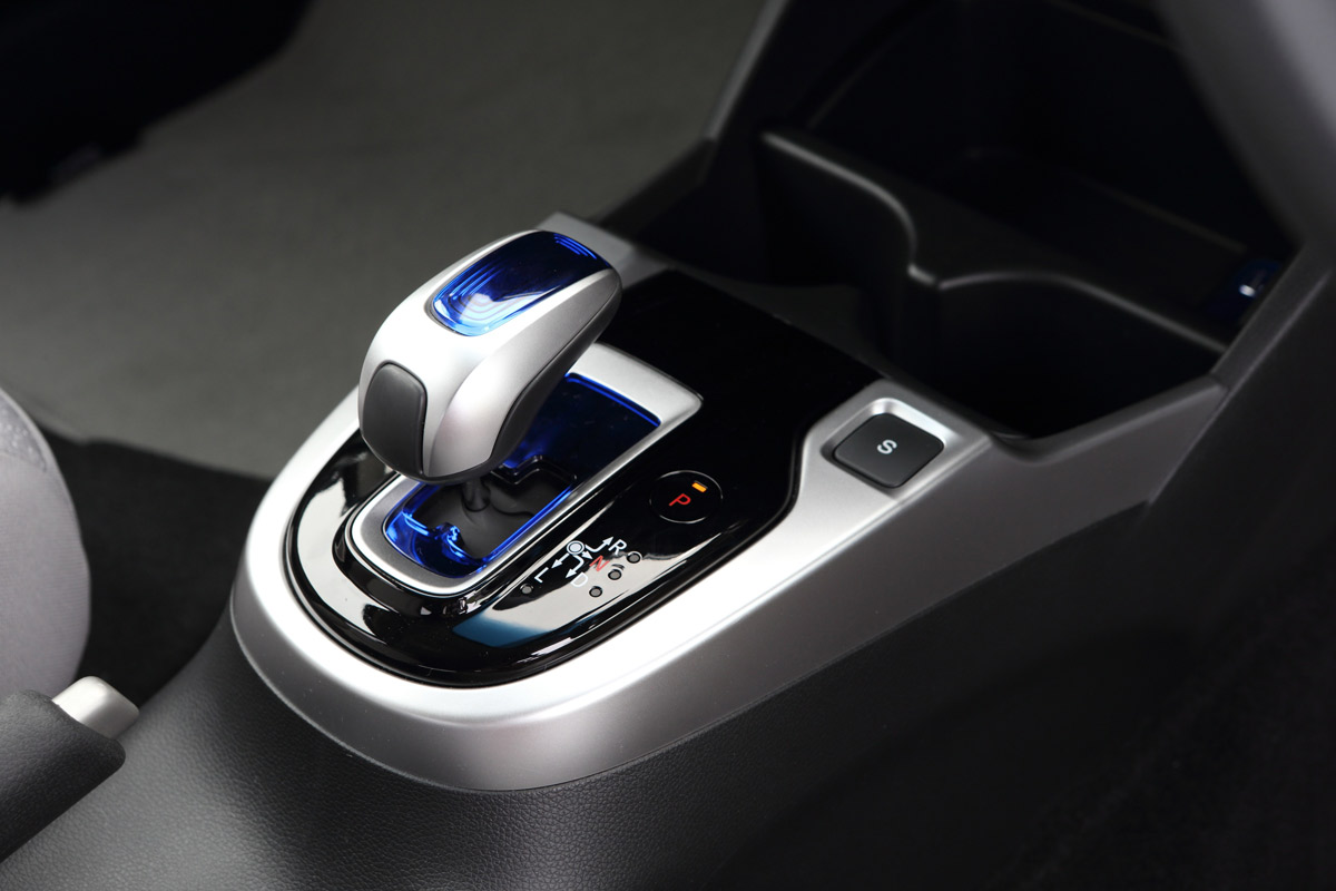 New Honda Jazz Hybrid shift