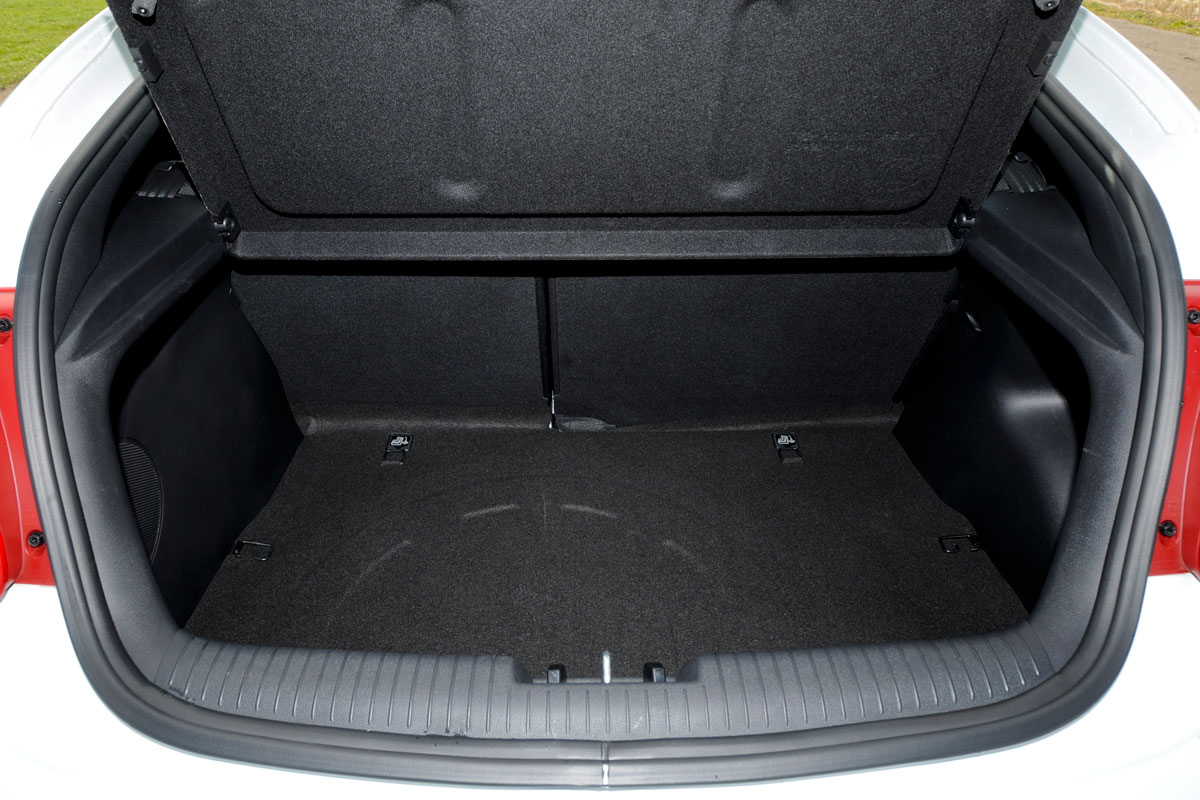 Hyundai Veloster Turbo boot