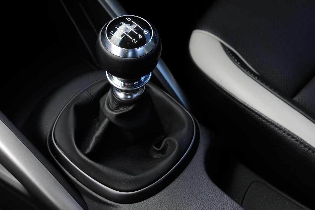 Hyundai Veloster Turbo gear lever