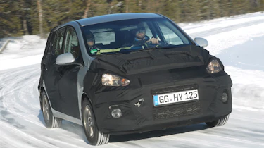 Hyundai i10 front cornering
